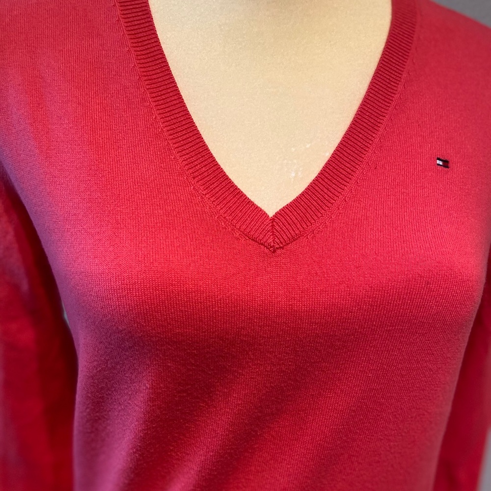 Tommy v sweater